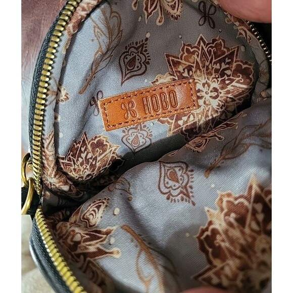 Hobo Intl Black Leather zodiac Star Sign Aquarius Pouch W/ Dogclip EUC - Picture 4 of 7